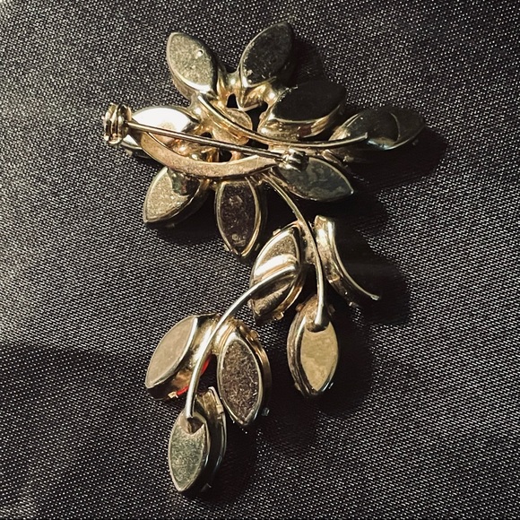 Vintage JULIANA D&E Large Patriotic Red White Blue Flower Leaf Brooch Pin - Picture 5 of 5